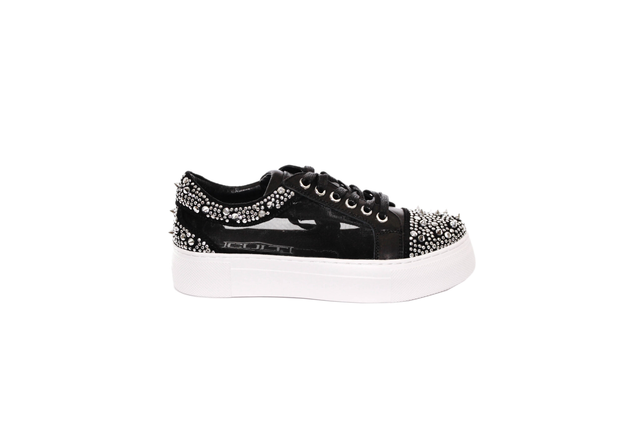 SNEAKERS CULT NERE IN RETE